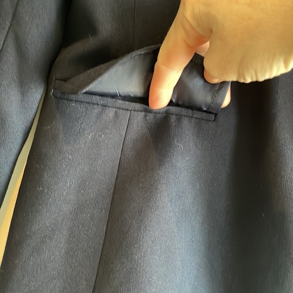 Tahari Arthur S Levine 6 Navy Blazer Like New - Picture 5 of 9